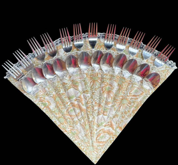 Floral Lace Cutlery Fan Organizer