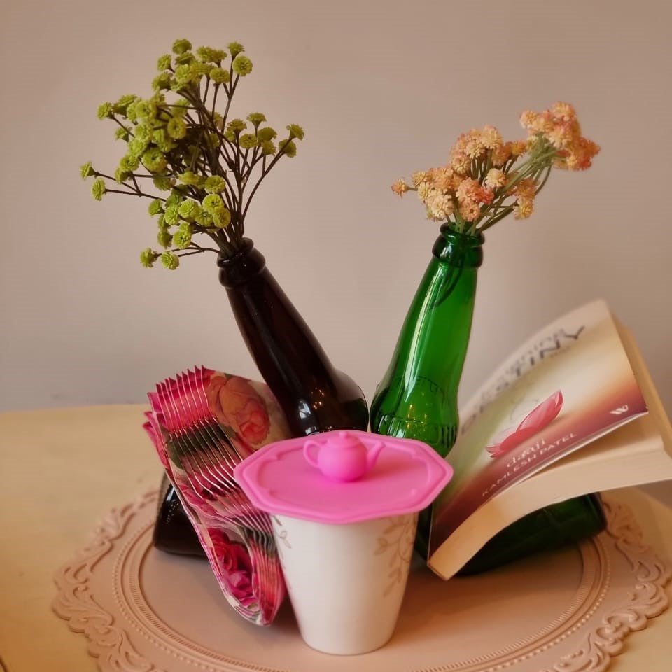 Flora tissuepaper holder
