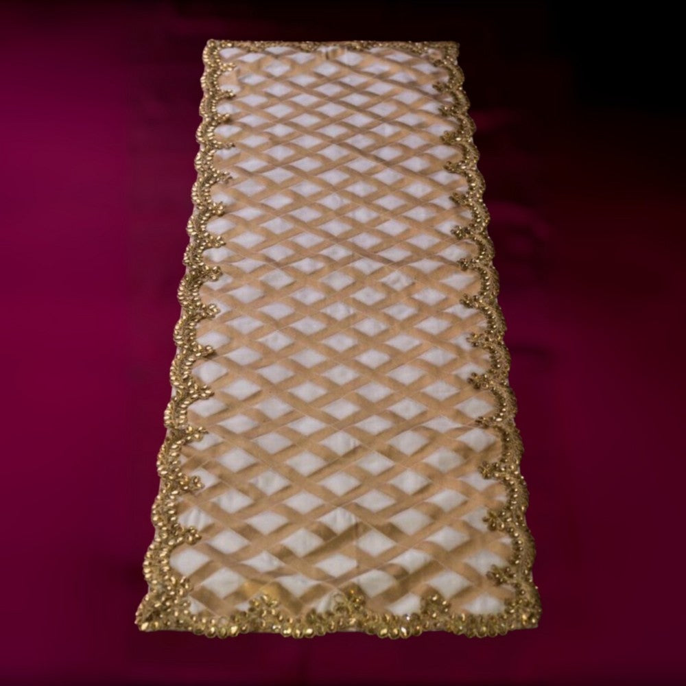 Golden Charm Runner