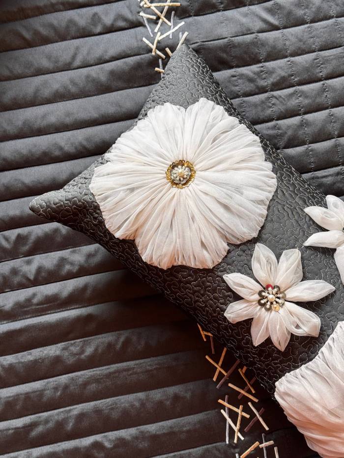 Fleur Éclat Cushion