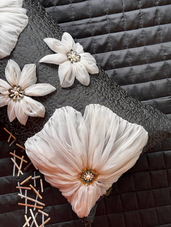 Fleur Éclat Cushion