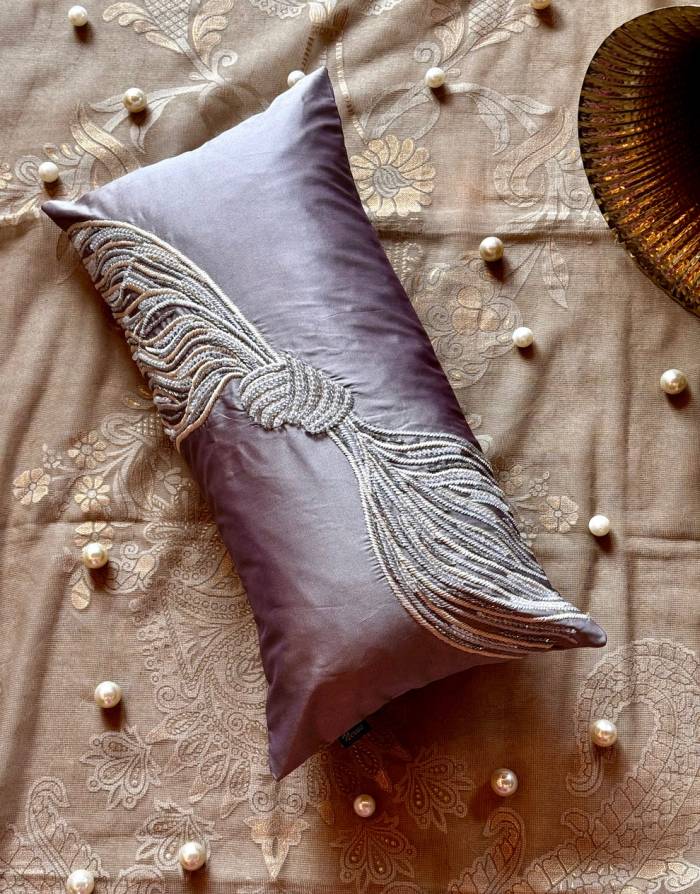 Knot Lumber Cushion