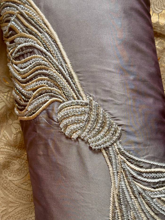 Knot Lumber Cushion