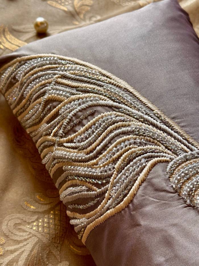 Knot Lumber Cushion
