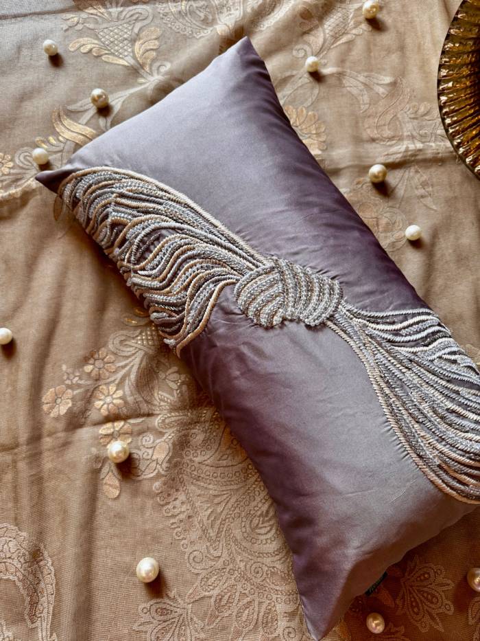 Knot Lumber Cushion