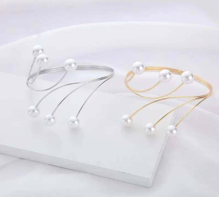 Pearl Bloom Curtain Tieback