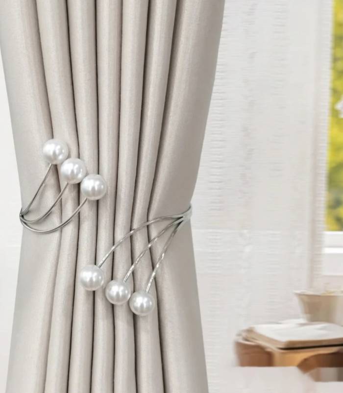 Pearl Bloom Curtain Tieback