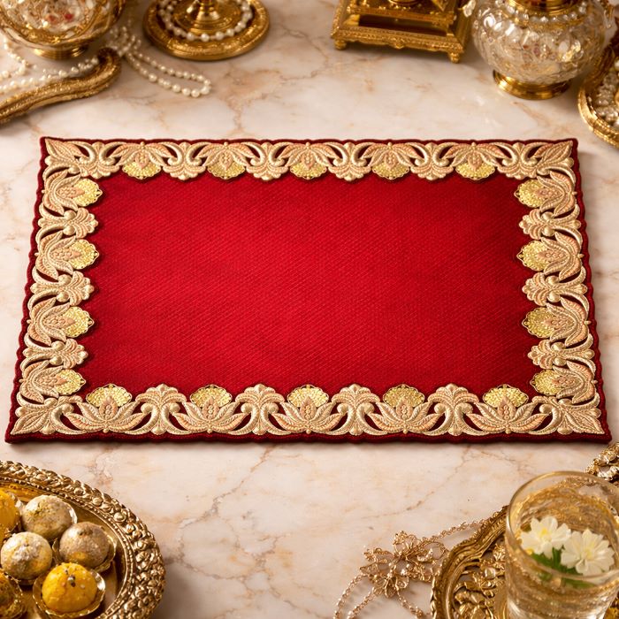 The Royal Vermilion Hosting Set