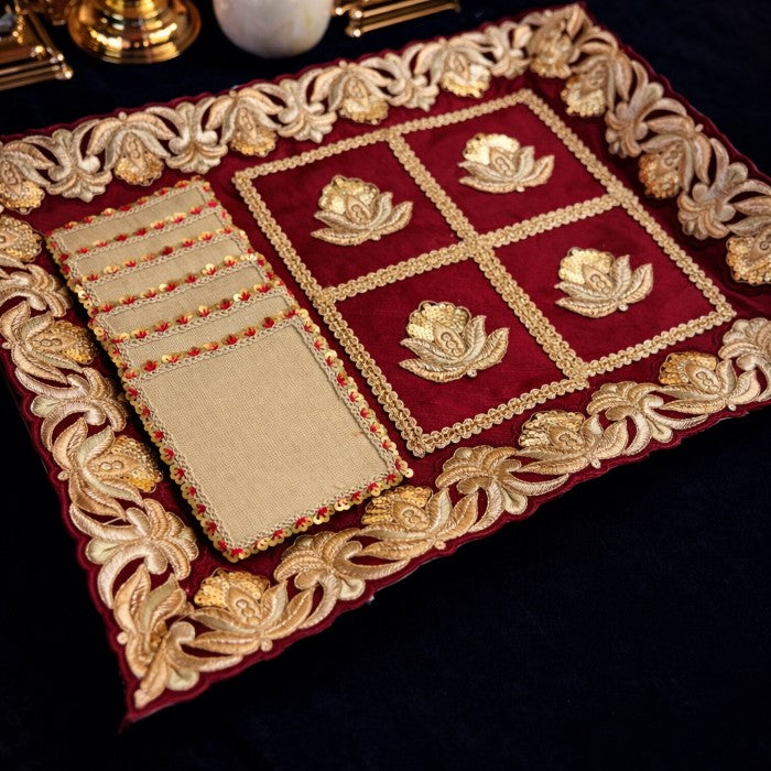 The Royal Vermilion Hosting Set