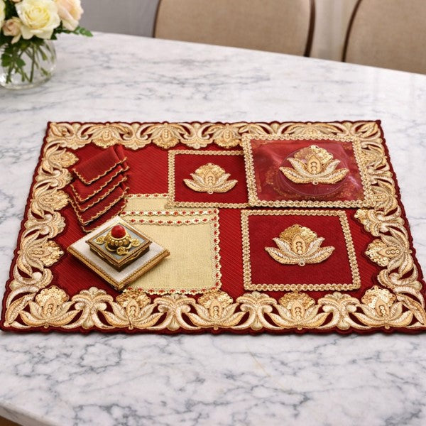 The Royal Vermilion Hosting Set