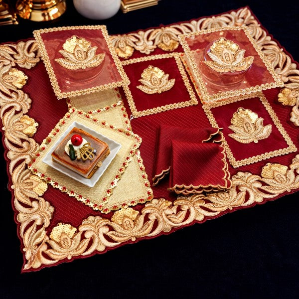 The Royal Vermilion Hosting Set