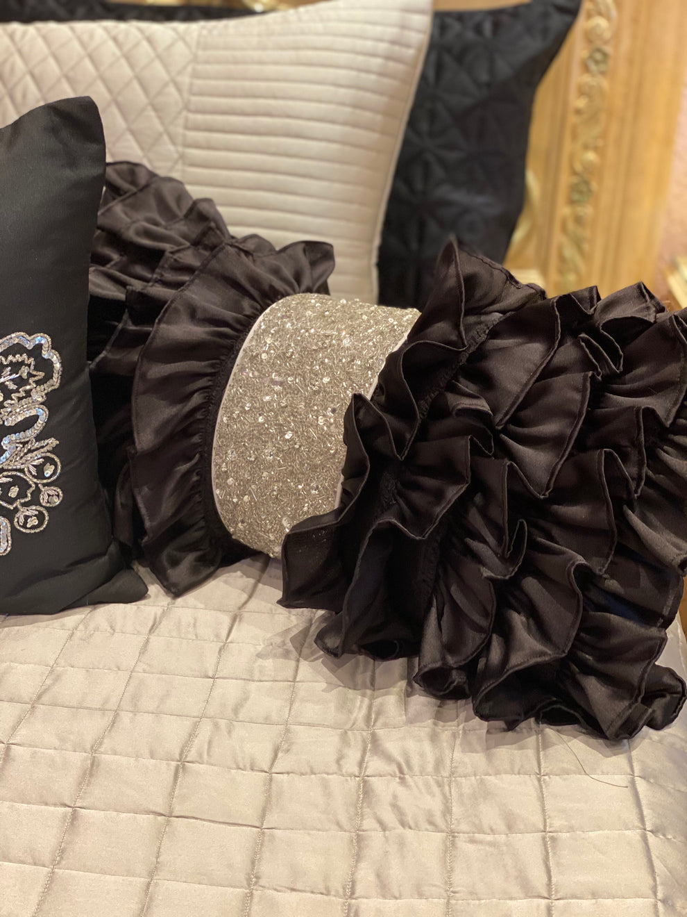 Black Swan Cushion